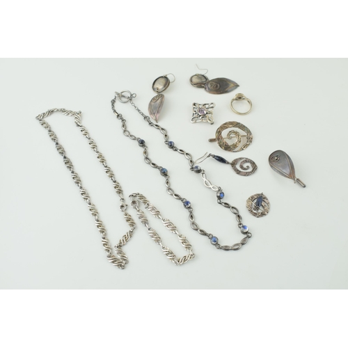 567 - Jewellery to a silver openwork link necklace, set cabachon stones, hallmarked, makers 'TJl', togethe... 