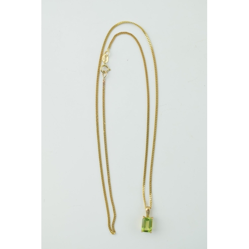 581 - 9ct gold fine chain with 9ct gold pendant, set green stone, most likely Peridot, 2.2g, 39cm long.