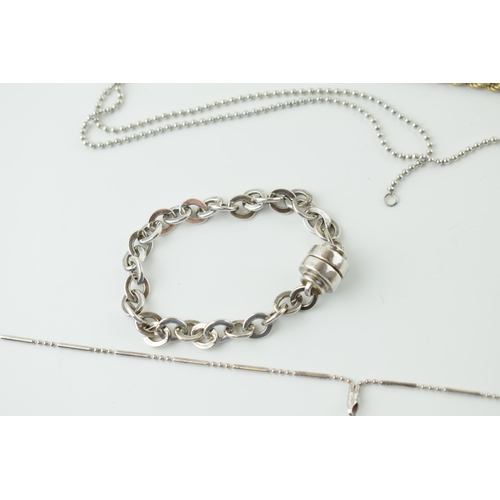 586 - Silver jewellery to include a gold plated chain, a heavy bracelet and others (Qty), 54.2g.