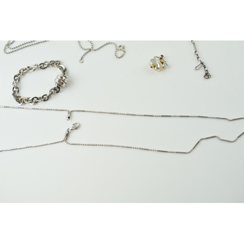 586 - Silver jewellery to include a gold plated chain, a heavy bracelet and others (Qty), 54.2g.