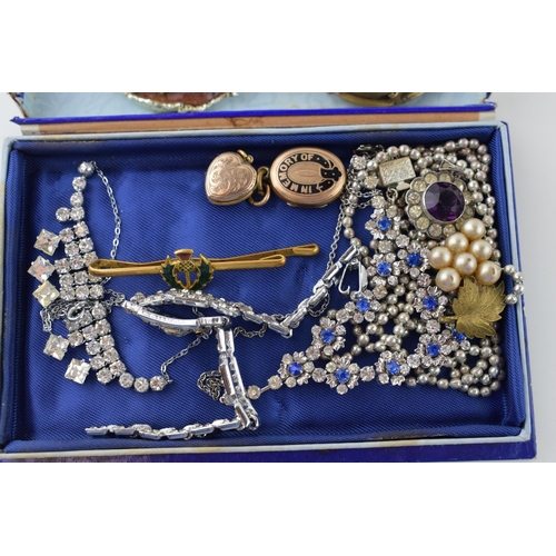 597 - Costume jewellery to include a gold plated mourning locket, a gold plated locket, a crescent moon ba... 