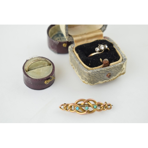 602 - 9ct gold sweetheart brooch, set turqouise, 3.1g with steel pin, with two antique boxed costume rings... 