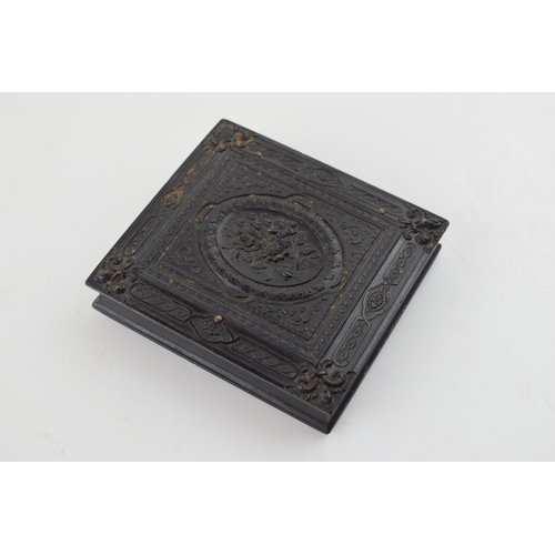 400 - Early 20th century ebonised wooden travelling frame, velvet interior, 10 x 9cm.