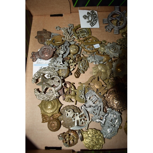 438 - A large collection of military cap badges, WWI and WWII era mainly British Army. (Qty)