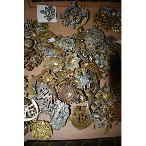 438 - A large collection of military cap badges, WWI and WWII era mainly British Army. (Qty)