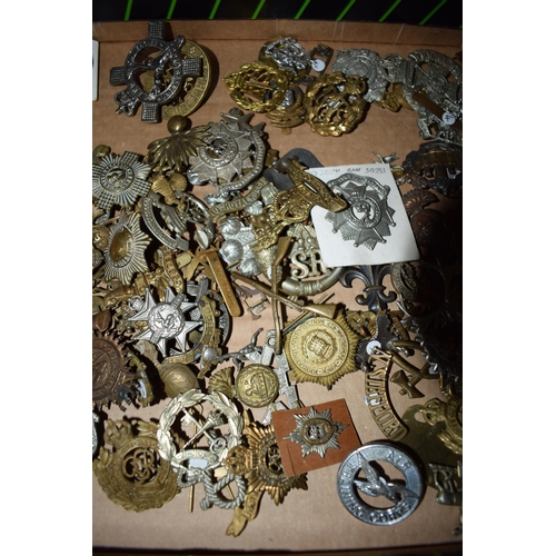 438 - A large collection of military cap badges, WWI and WWII era mainly British Army. (Qty)