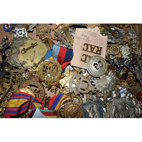 440 - A large collection of military cap badges, ribbons and similar items, WWI and WWII era mainly Britis... 