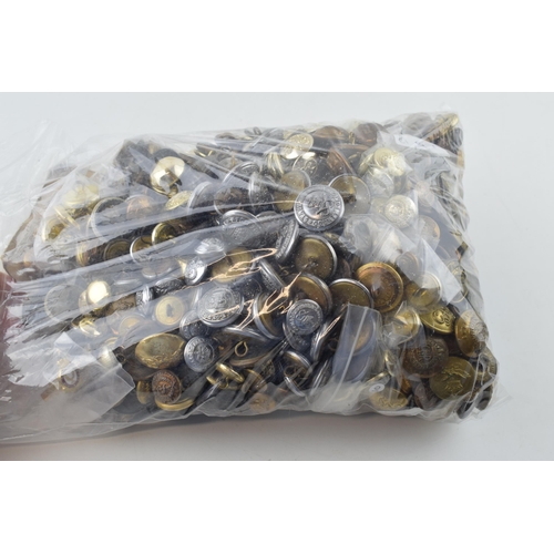 444 - A large collection of military buttons. In excess of 2.5 KG.