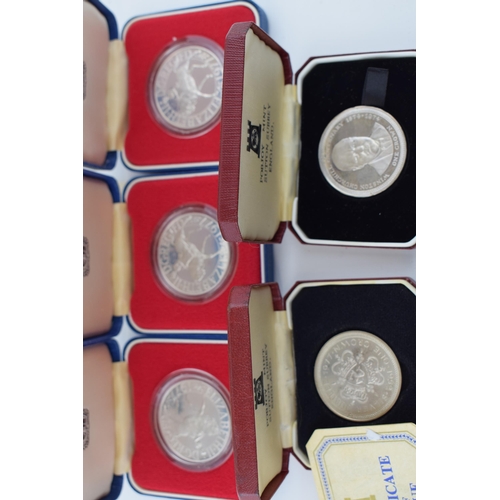 496 - A collection of silver coins to include three boxed Royal Mint Silver jubilee crowns, a silver £1 co... 