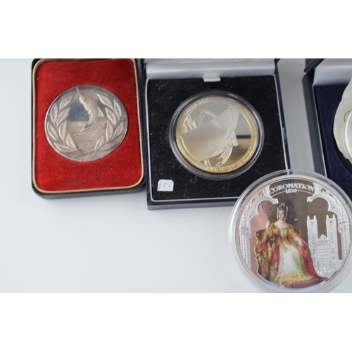 508 - Coins to include Cunard anniversary coins of the Queen Mary and Queen Elizabeth etc, with a part alb... 