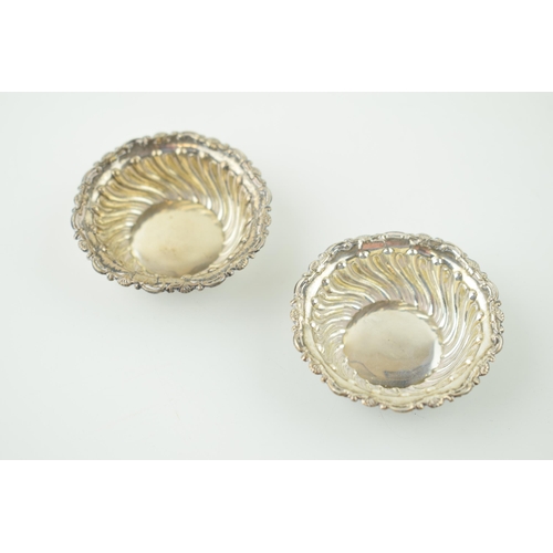 517 - A pair of small silver sweet dishes, 13.4g, 54mm diameter, Birmingham 1901.