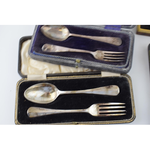 535 - Cased silver sets to include christening sets, and spoons etc, silver 138.5g.