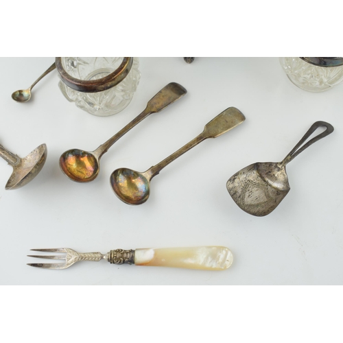 537 - Silver to include a Georgian caddy spoon, Birmingham 1817, with two small Georgian ladles, 37.3g, wi... 