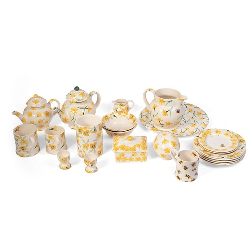 147 - Emma Bridgewater Pottery in the Daffodil pattern, Yellow Wall Flower, to include a 4 person teapot, ... 