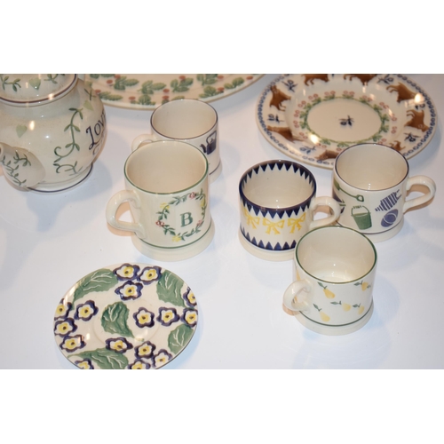 144 - Emma Bridgewater Pottery to include early in Blue Polyanthus to include a rabbit and carrot bowl, a ... 