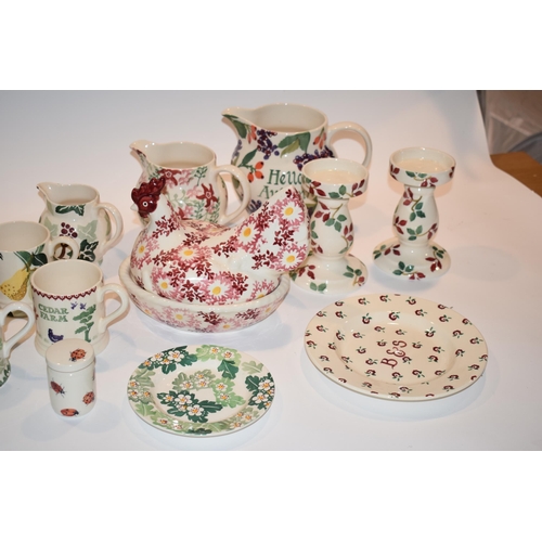 154 - Emma Bridgewater Pottery to include a Kitty's Ivy half pint jug and a bowl, a Red Daisy hen egg croc... 