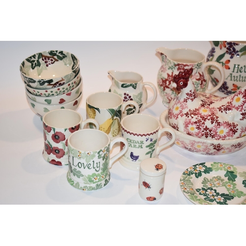 154 - Emma Bridgewater Pottery to include a Kitty's Ivy half pint jug and a bowl, a Red Daisy hen egg croc... 