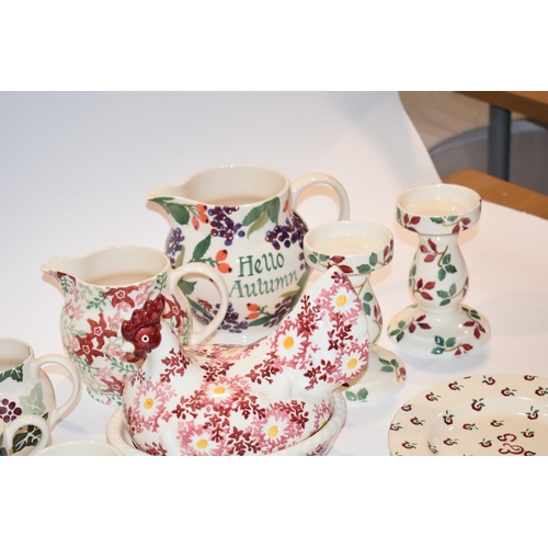 154 - Emma Bridgewater Pottery to include a Kitty's Ivy half pint jug and a bowl, a Red Daisy hen egg croc... 