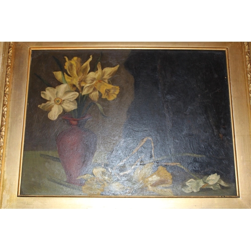 114 - Unattributed oil on canvas. Still life depicting Daffodils in vase in period gilt frame. 19th centur... 