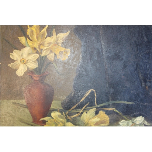 114 - Unattributed oil on canvas. Still life depicting Daffodils in vase in period gilt frame. 19th centur... 