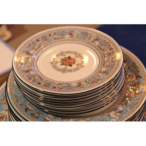 141 - Wedgwood Turqouise Florentine dinner ware to include 10 dinner plates, 27.5cm diamater, 10 dessert p... 