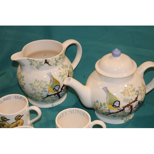 148 - Emma Bridgewater Pottery to include an Egg & Feather six pint jug (handle af), plates and mugs, a Bl... 