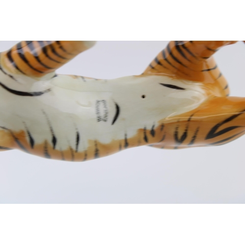 38 - Beswick Tigress (right leg af).