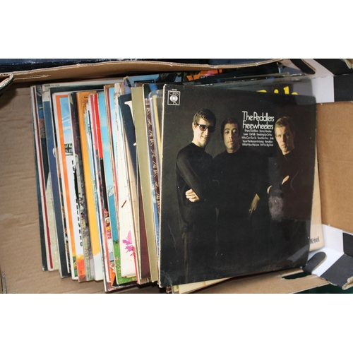 61 - A collection of 40+ vinyl record albums to include 70s and 80s rocks and pop and similar items. (Qty... 