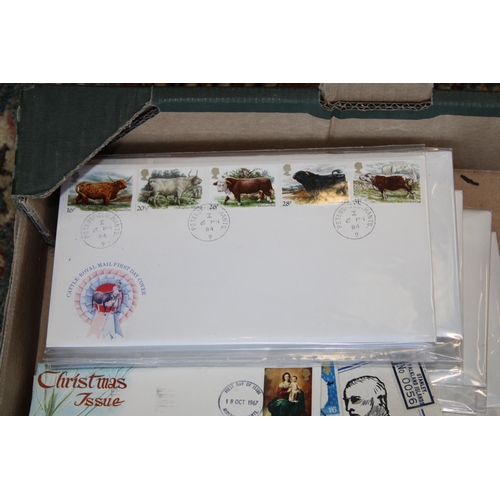 109 - A good collection of 'First Day Covers' to include 'Kew Gardens', 'The Duke of Edinburgh Award Schem... 