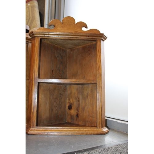 157 - A pair of corner cupboards. Height 55cm, width 38cm.