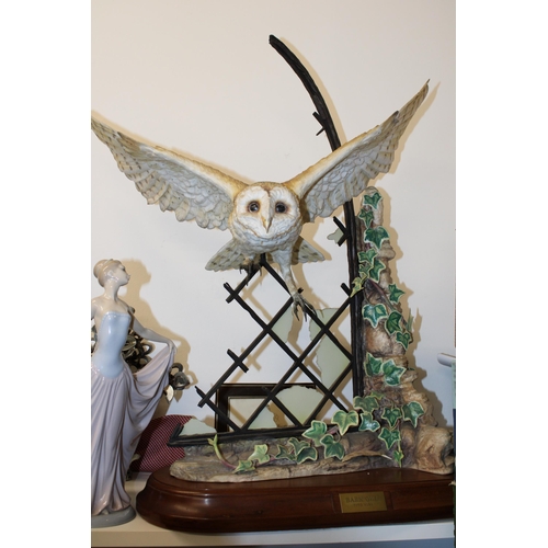 243 - Royal Worcester limited edition model, Barn Owl Tyto Alba by David Fryer, with plinth and certificat... 