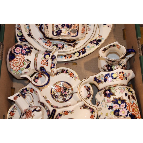 122 - Masons pottery in the Mandarin pattern to include jugs, a serving tray and others (Qty).