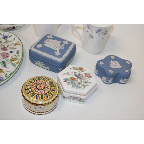 134 - A collection of ceramic items to include Wedgwood 'Jasperware' lidded pots, Minton 'Haddon Hall', We... 