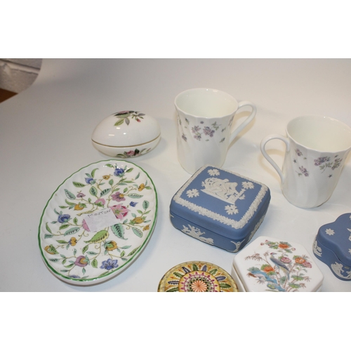 134 - A collection of ceramic items to include Wedgwood 'Jasperware' lidded pots, Minton 'Haddon Hall', We... 