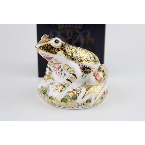 23 - Boxed Royal Crown Derby paperweight, Old Imari Frog, first quality with gold stopper, with certifica... 