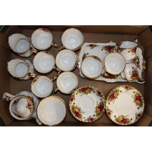 286 - A collection of Royal Albert 'Old Country Roses' pattern tea ware to include tea pot, ten trios, two... 