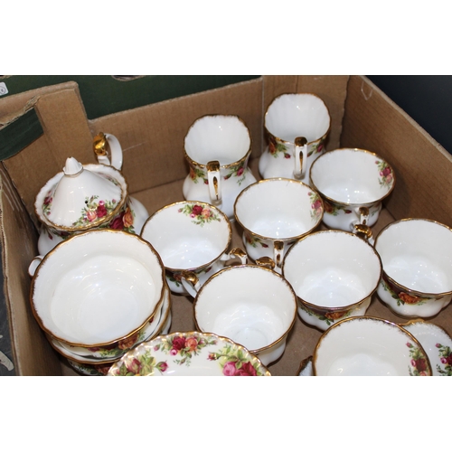 286 - A collection of Royal Albert 'Old Country Roses' pattern tea ware to include tea pot, ten trios, two... 