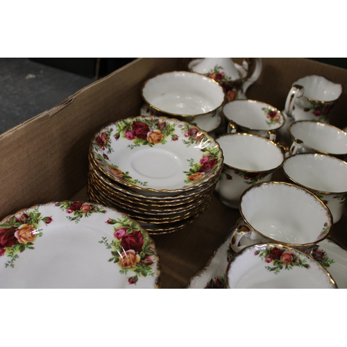 286 - A collection of Royal Albert 'Old Country Roses' pattern tea ware to include tea pot, ten trios, two... 