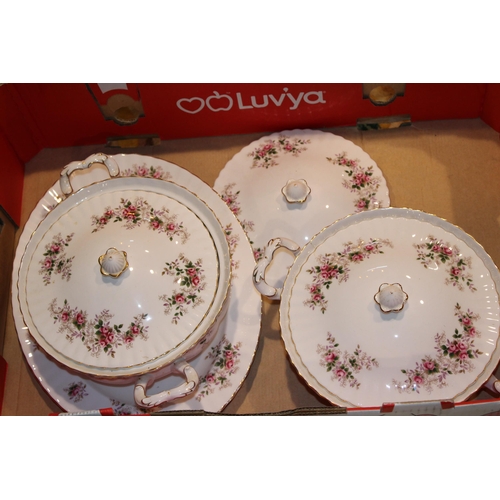 291 - A collection of Royal Albert 'Lavender Rose' dinner ware to include two tureens, gravy boat, six 26.... 