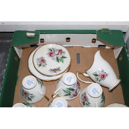 300 - Elizabethan Fine Bone China tea set to include six trios, cream, sugar and sandwich plate. (21)