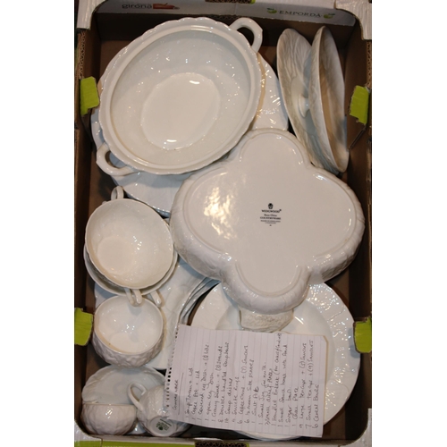 304 - A good collection of Coalport / Wedgwood Countryware tea and dinner ware to include a a soup tureen ... 