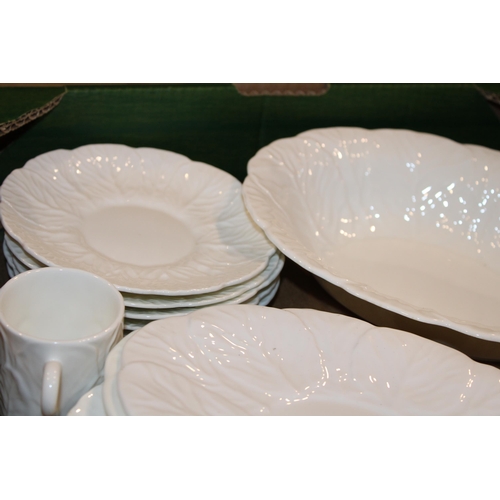 304 - A good collection of Coalport / Wedgwood Countryware tea and dinner ware to include a a soup tureen ... 