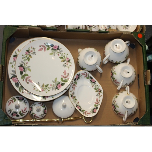 310 - A large collection of Wedgwood tea and dinner ware in the 'Hathaway Rose' pattern to include dinner ... 