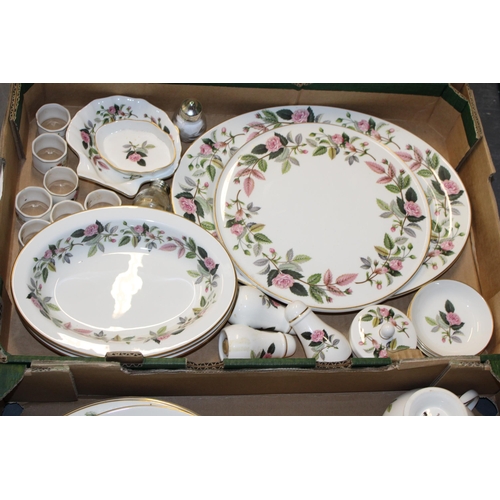 310 - A large collection of Wedgwood tea and dinner ware in the 'Hathaway Rose' pattern to include dinner ... 