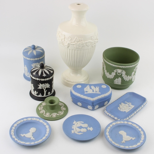 314 - Wedgwood Jasperware to include a green small jardiniere, a blue lidded jar, a white Queensware lamp ... 