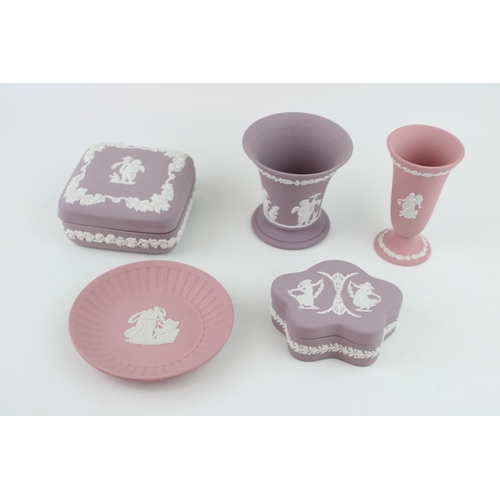 316 - A collection of Wedgwood Jasperware items in Pink and Lilac colours to include 4