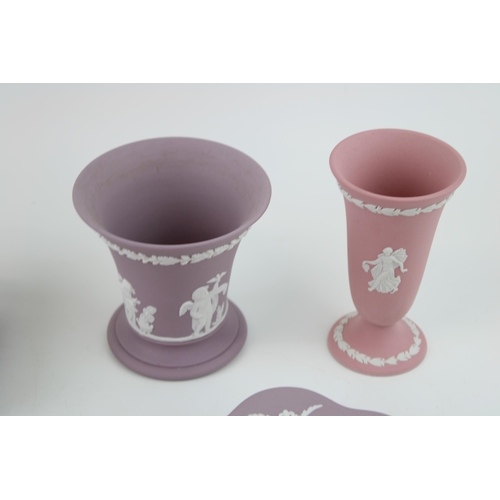 316 - A collection of Wedgwood Jasperware items in Pink and Lilac colours to include 4