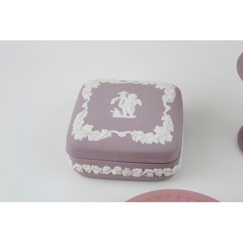 316 - A collection of Wedgwood Jasperware items in Pink and Lilac colours to include 4