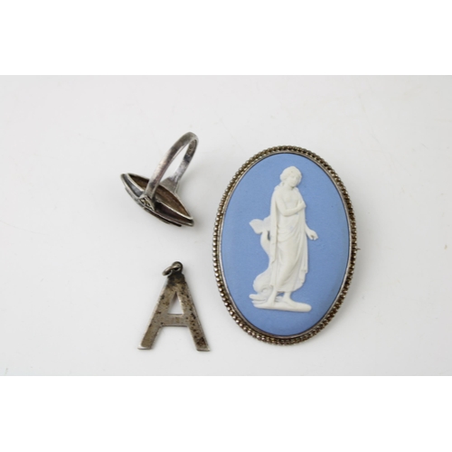 323 - A Wedgwood Jasperware silver brooch (5cm) together with a marquisite ring and a silver letter 'A' pe... 