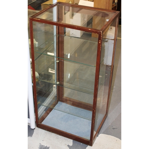 392 - Mid 20th century tall portable display cabinet, three shelves plus base, lockable door, 83cm tall, 4... 